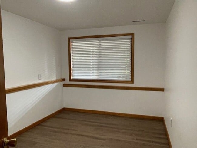 Building Photo - Beautifully Updated 3-Bedroom Home with Of...