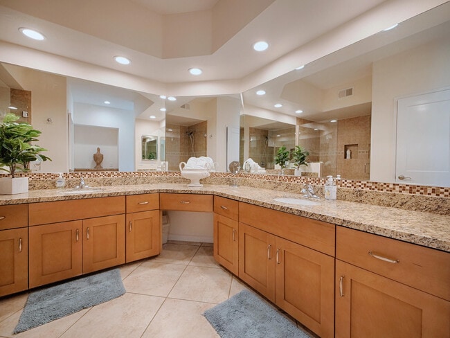 Building Photo - 127 Villa Ct