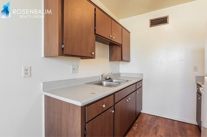 Building Photo - 1518 E Hedrick Dr