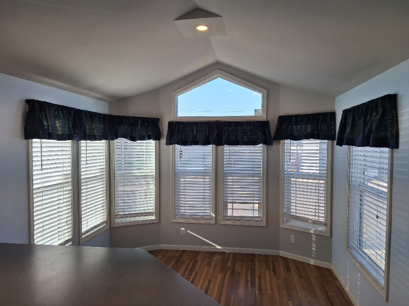 Building Photo - 3841 N Cascade Ave