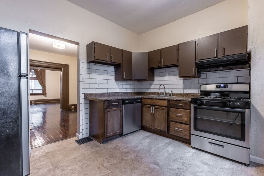 Building Photo - 1013 Ross Ave