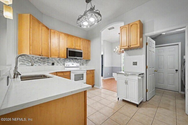 Building Photo - 711 Sid Dr