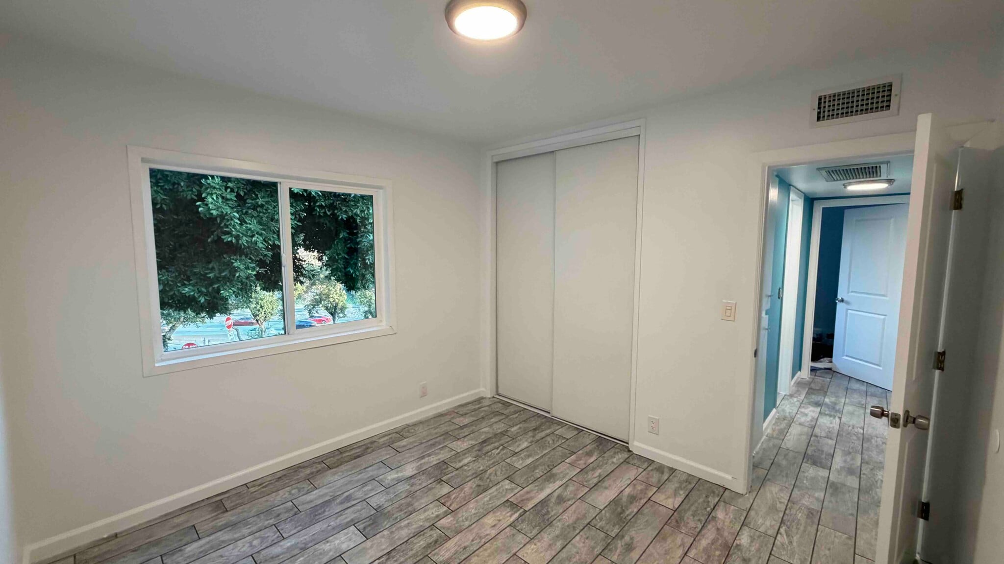 Building Photo - 903 New Depot St