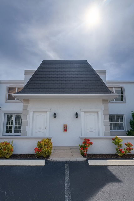 Building Photo - 916 NE 27th Ave