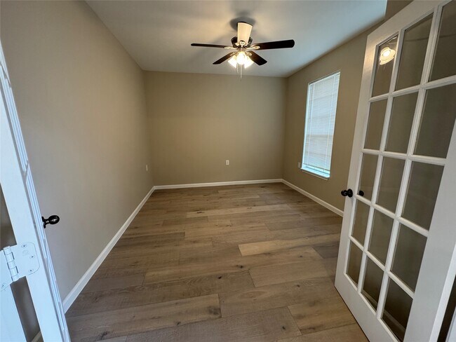 Building Photo - 16519 Village View Trail