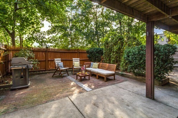 Building Photo - 16 Dixfield St