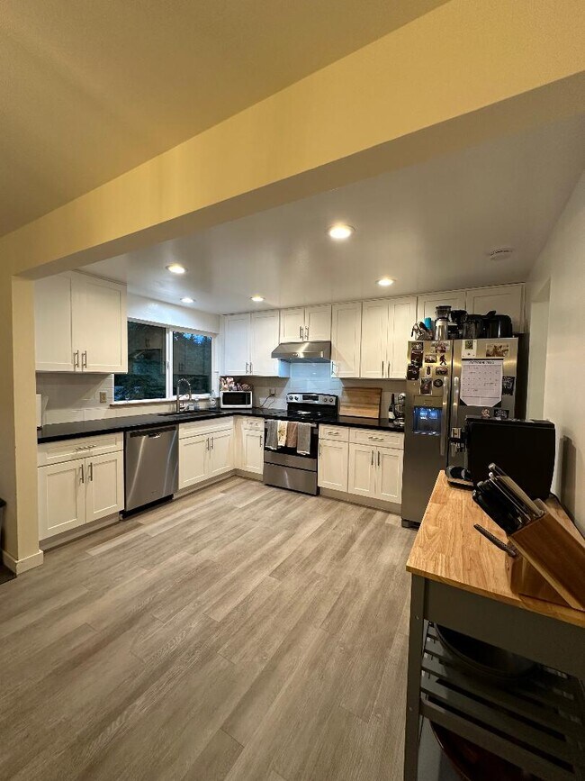 Kitchken - 112 165th Ave NE