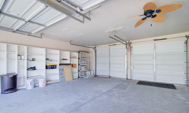 Building Photo - 1310 W Lynwood St