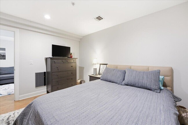 Building Photo - 41 Bentley Ave