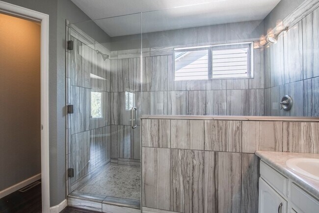 Building Photo - Immaculate 4B/3B in Superior - Available July 5th
