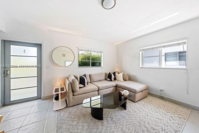 Building Photo - 1050 7th St