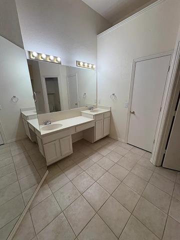 Building Photo - 4101 Pinewood Dr