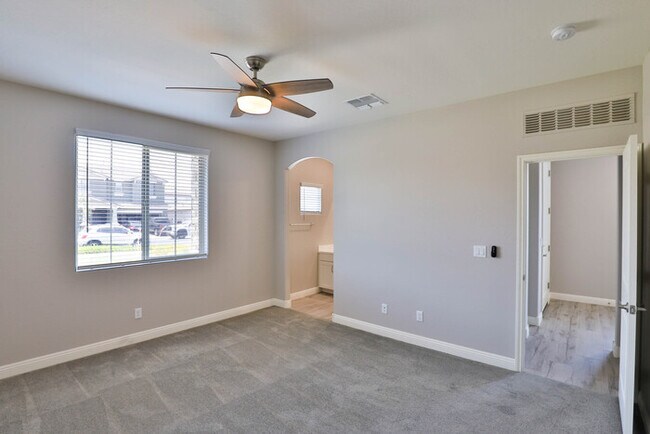 Building Photo - 9805 E Specter Dr