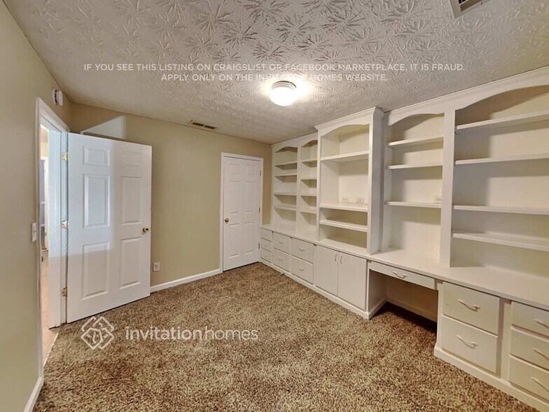 Building Photo - 130 Rosemoore Dr