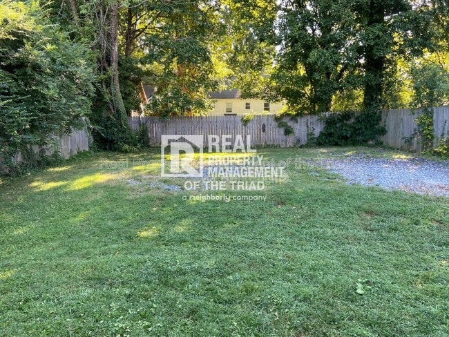 Building Photo - 1223 Ebert St