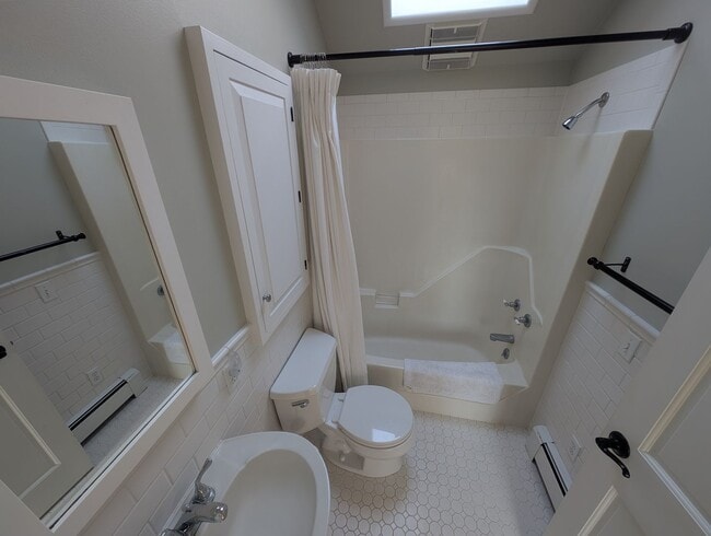 Building Photo - Beautiful 2 Bedroom House