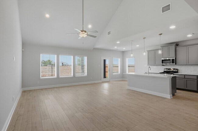 Building Photo - 1224 Redcoat Dr