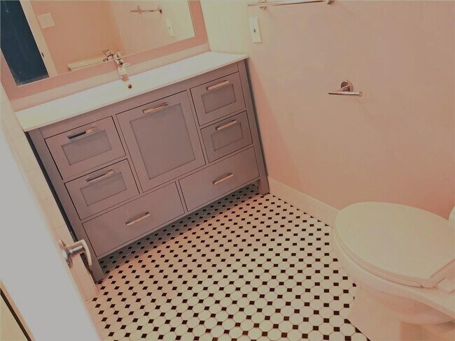 Building Photo - 12 NE 19th Ct