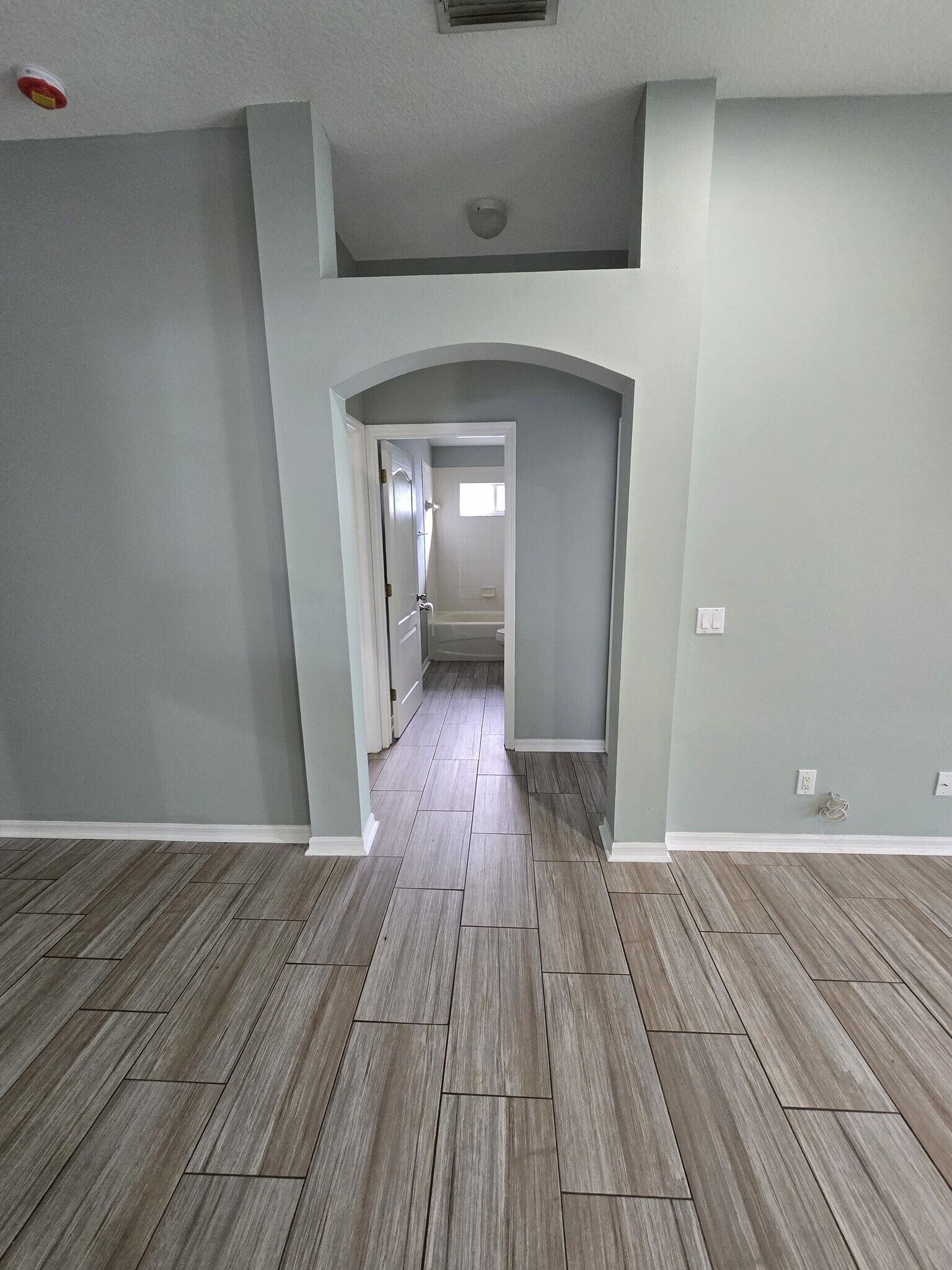 Building Photo - 1124 Lumsden Pointe Blvd