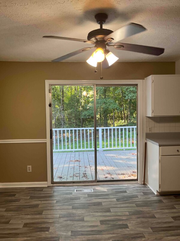 Building Photo - 125 Roseberry Ln