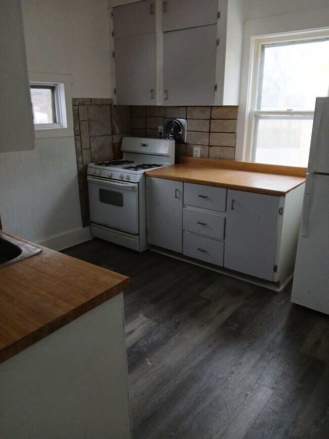 Building Photo - 2204 Fremont St