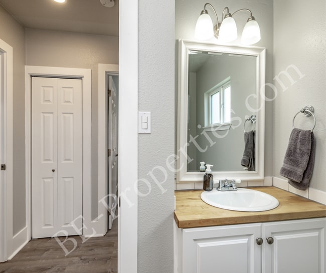Building Photo - Renovated Tacoma Home