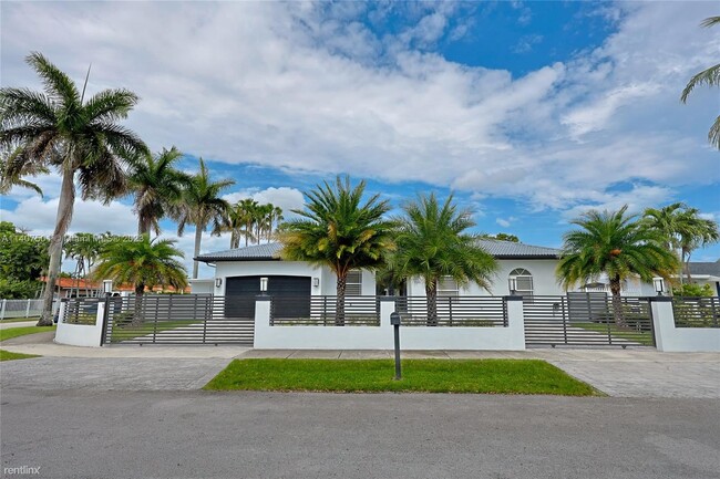 Building Photo - 5 br, 3 bath House - 1305 SW 102nd Pl