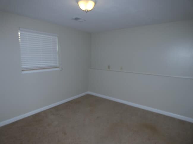 Building Photo - 5903 Creek View Dr