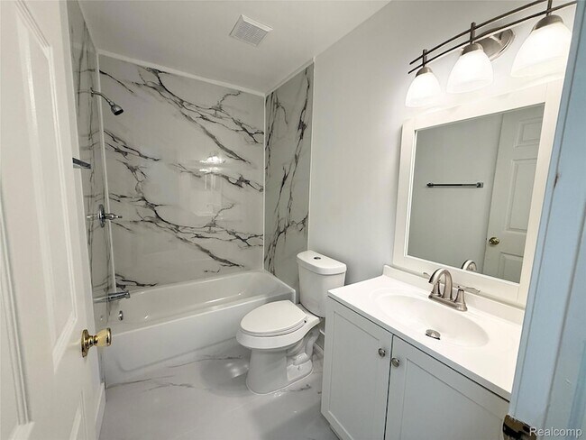 Building Photo - 24706 Bashian Dr