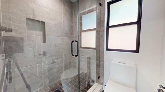 Building Photo - Gorgeous Fully Remodeled 5 Bedroom Home wi...