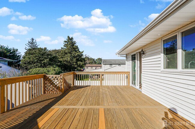 Building Photo - 17 Throckmorton Ln