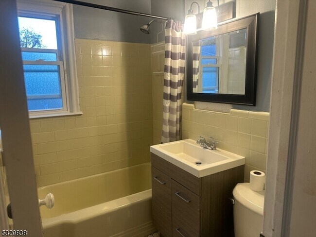 Building Photo - 19 Carpenter Terrace N