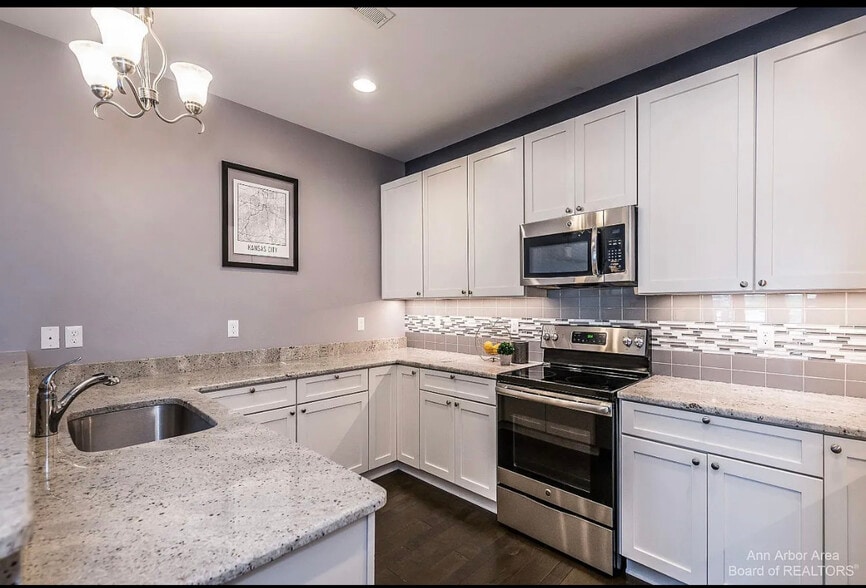 Building Photo - 5580 Arbor Chase Dr