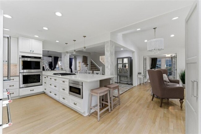 Building Photo - 302 Hascall Rd NW