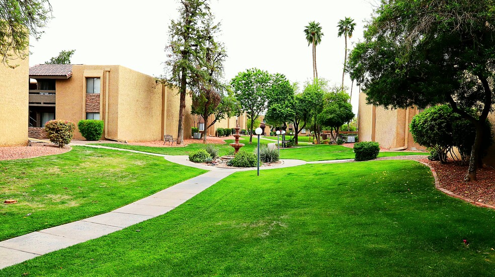 Building Photo - 3825 E Camelback Rd