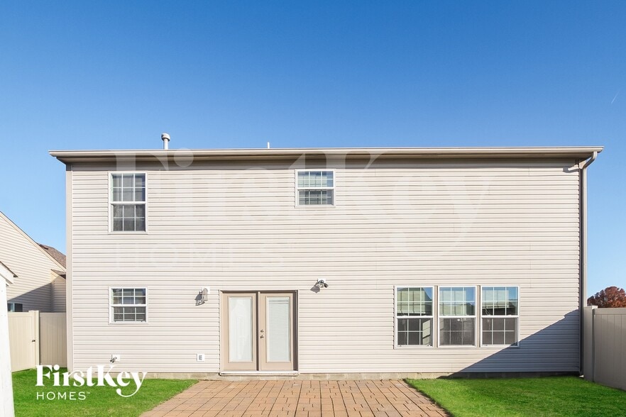 Building Photo - 1117 Central Park Blvd N