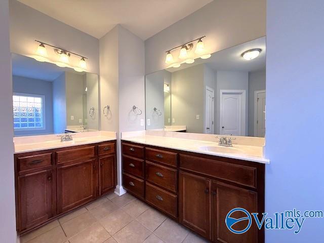 Building Photo - 5033 SE Valley Cove Dr