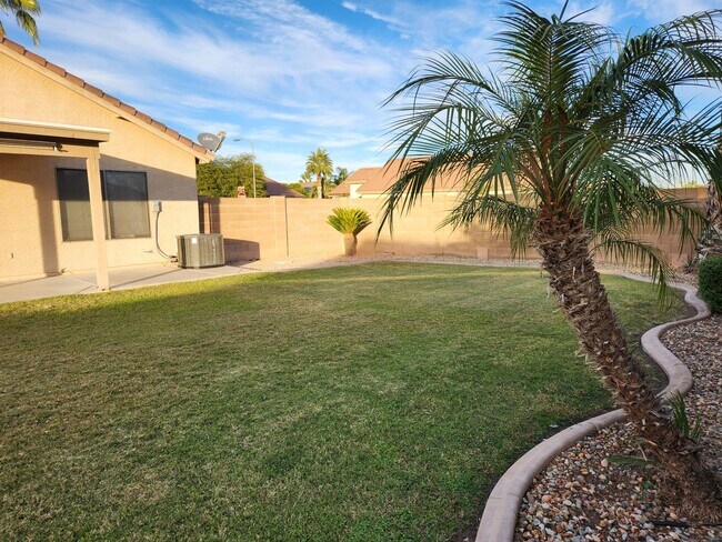 Building Photo - Rental Home Available in Surprise!