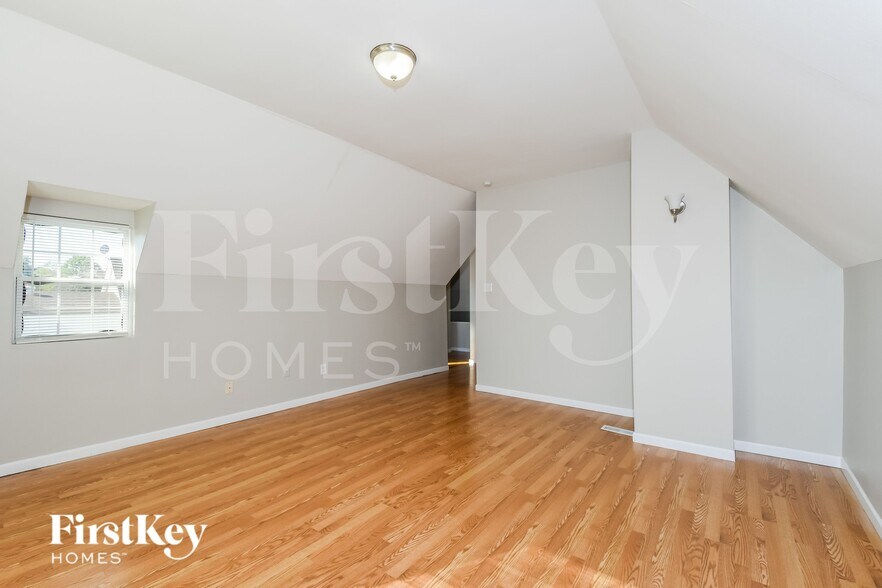 Building Photo - 929 Wachtel Ave