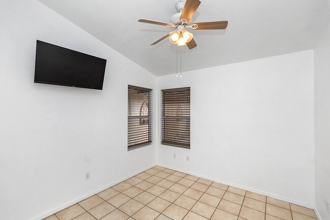 Building Photo - "3-Bedroom, 2-Bathroom Solar Home with a Pool in Mesa Del Sol!"