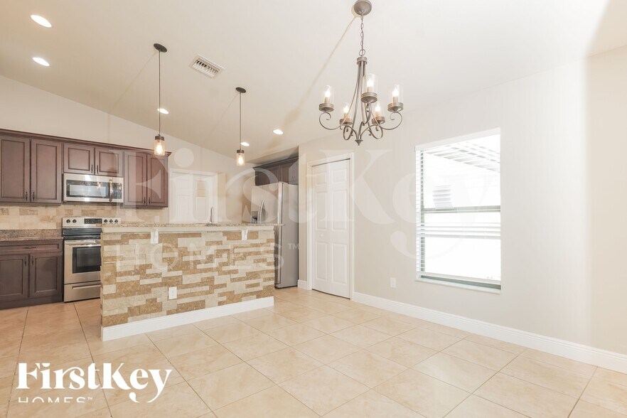 Building Photo - 1806 NE 2nd Ave