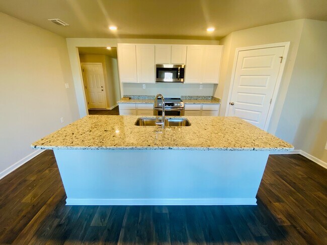 Building Photo - 23135 Shadowridge Dr