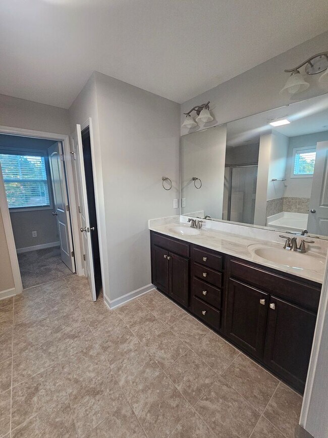 Building Photo - 4 Bedroom Home in Sneads Ferry