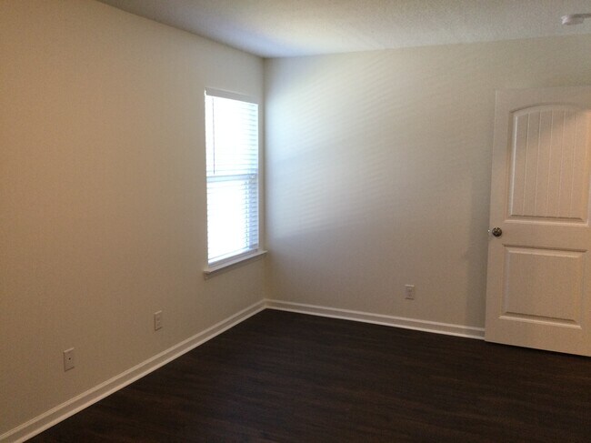 Building Photo - 202 Sterling Dr