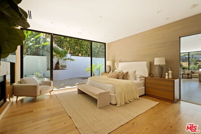 Building Photo - 1516 Forest Knoll Dr