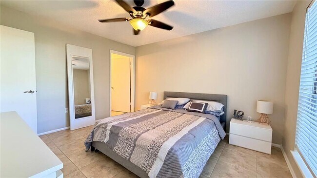 Building Photo - 9481 Highland Oak Dr