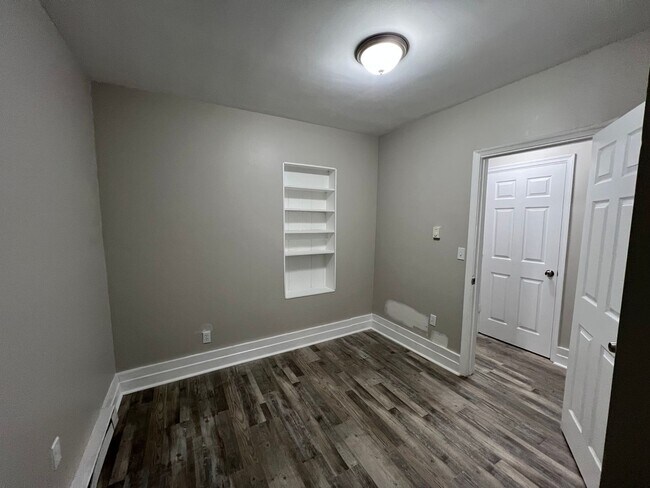 Building Photo - 412 N 8th St