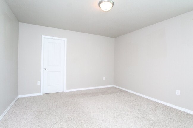 Building Photo - Coming 10/17 – 3BR/2BA with Fenced Yard in...