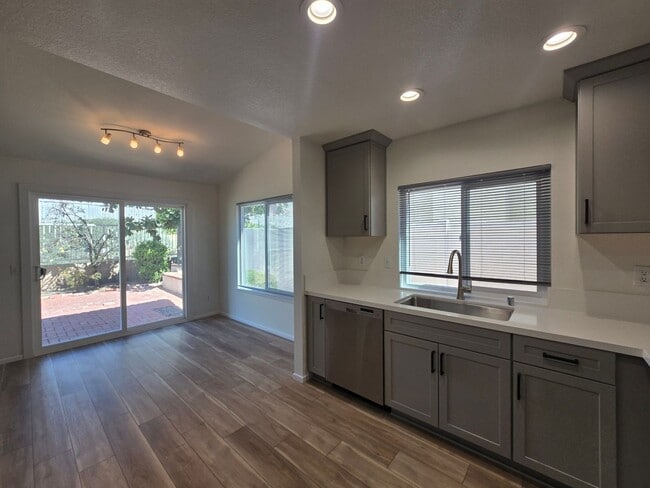 Building Photo - Charming Single Story Home in Mission Grove