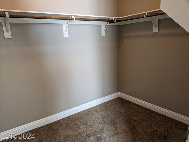 Building Photo - 909 Old Creek Way